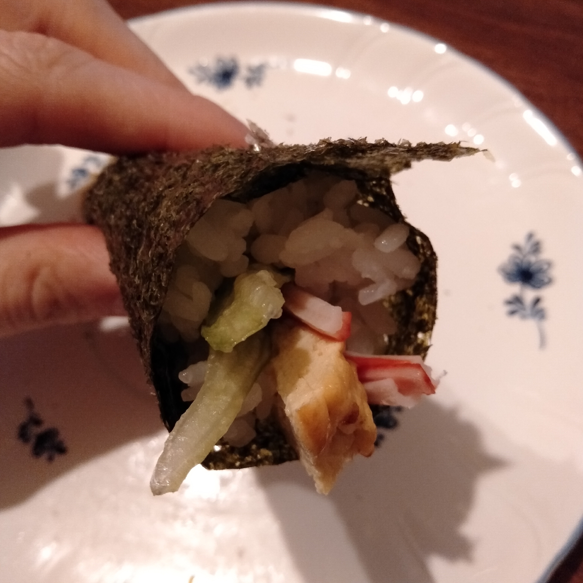 卵カニかまレタスの手巻き寿司