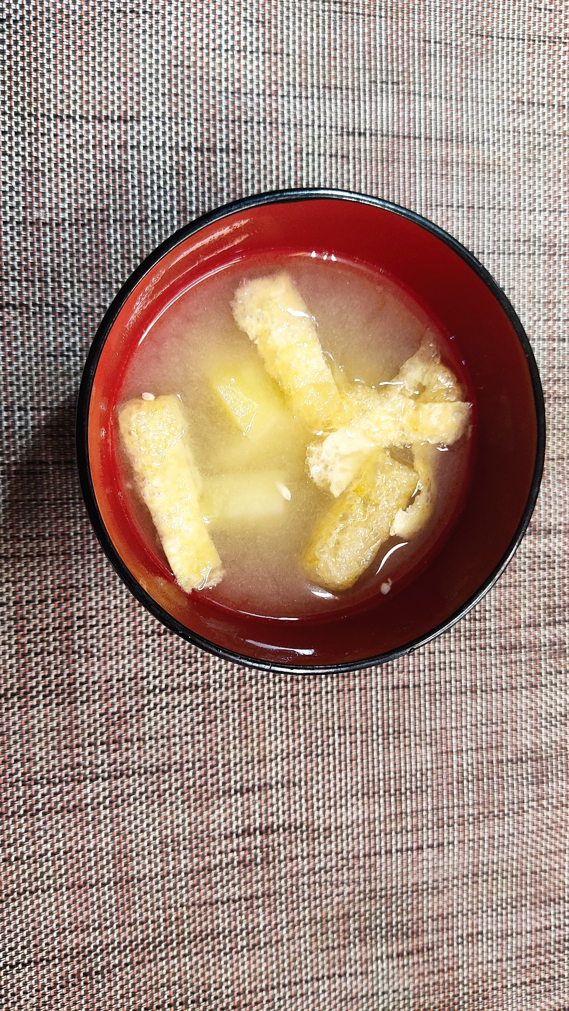 時短で作る☆じゃがいもと油揚げの味噌汁