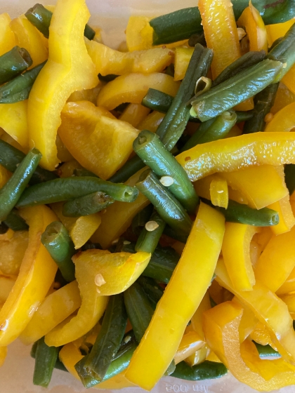 簡単おつまみ！いんげんとパプリカの粒マスタード炒め