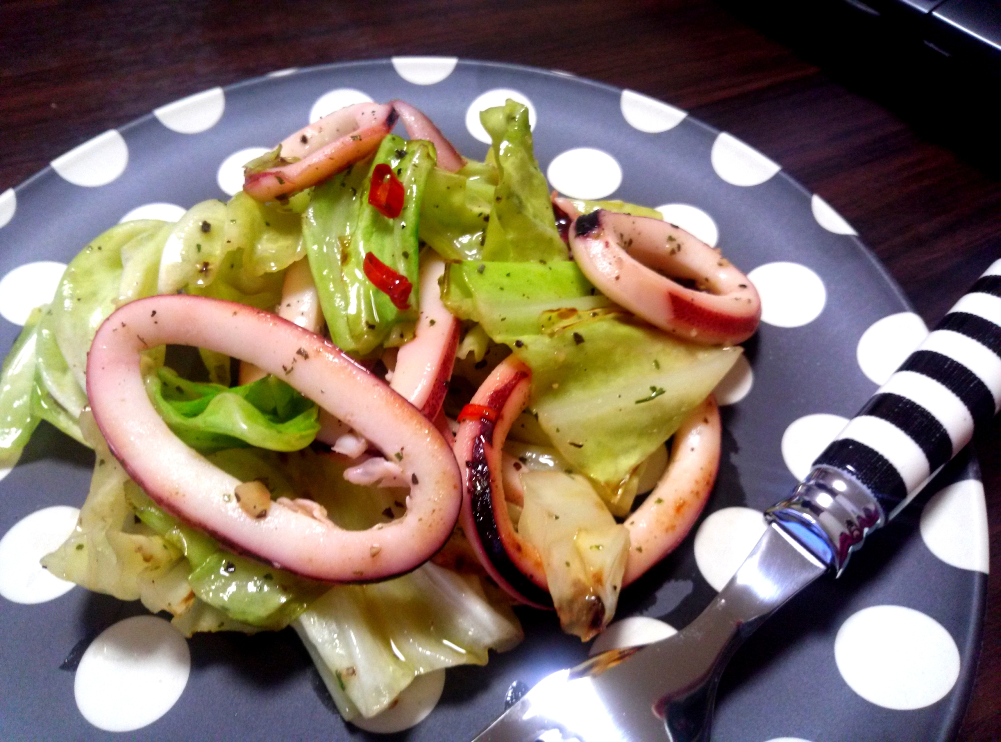 簡単おつまみ イカとキャベツのペペロン炒め レシピ 作り方 By Ajj1117 楽天レシピ 簡単おつまみ イカとキャベツのペペロン炒め レシピ 作り方 By Ajj1117 楽天レシピ