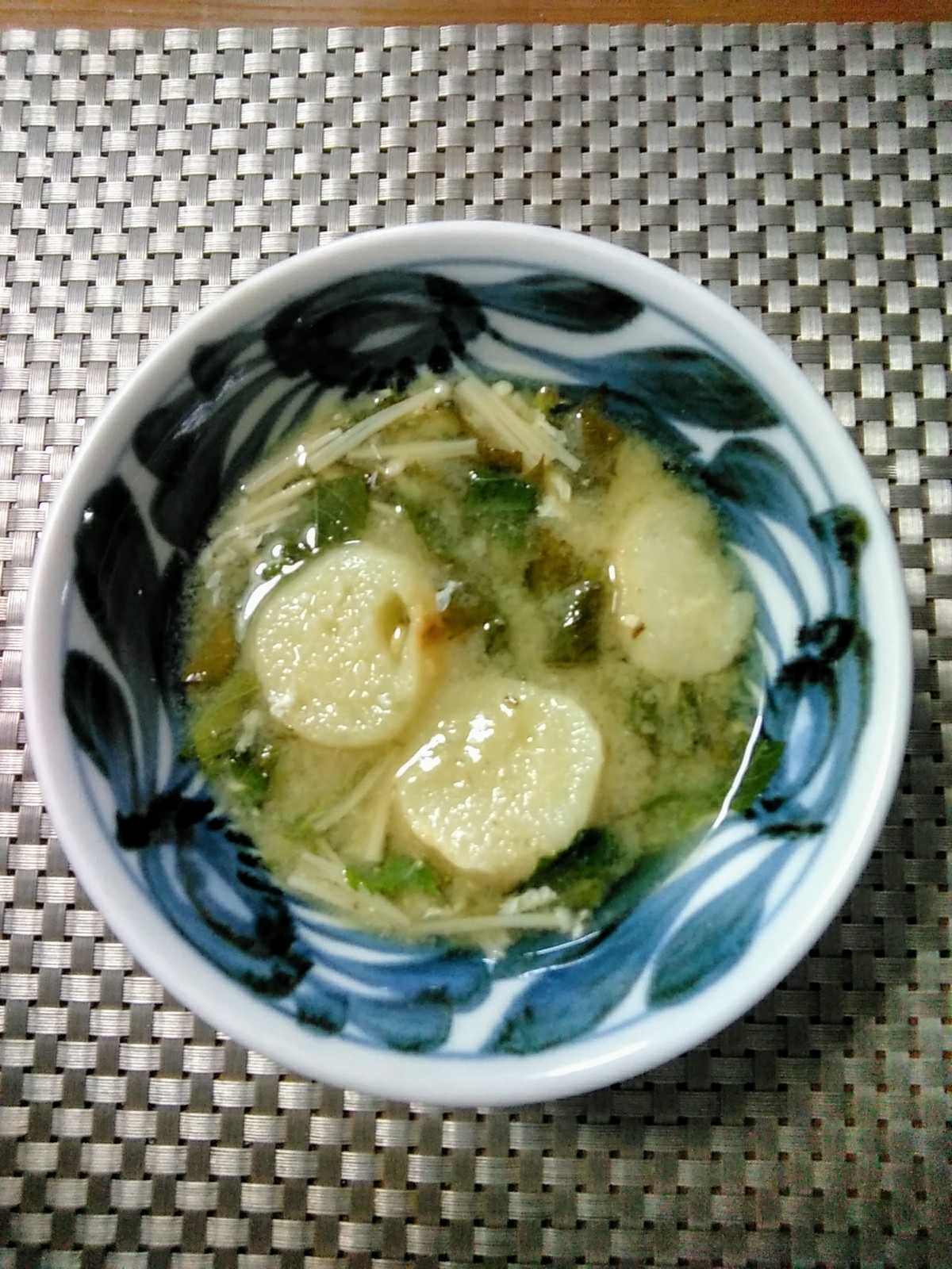 えのきだけと麩とモロヘイヤのお味噌汁