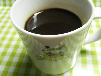 毎日暑い～ですぅ(~_~;)でもホットのコーヒーは飲んでしまうのです♪不思議(笑)くんくんいい匂いで美味しい時間ありがとうございます♪(*^_^*)
