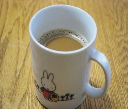 おはようございます～！
今朝はちょっとオサレなトーストだったので、
コーヒーもバニラの香りで～あーおいしい♪
もうちょっとこの時間が続けばなぁ・・。
ご馳走様！