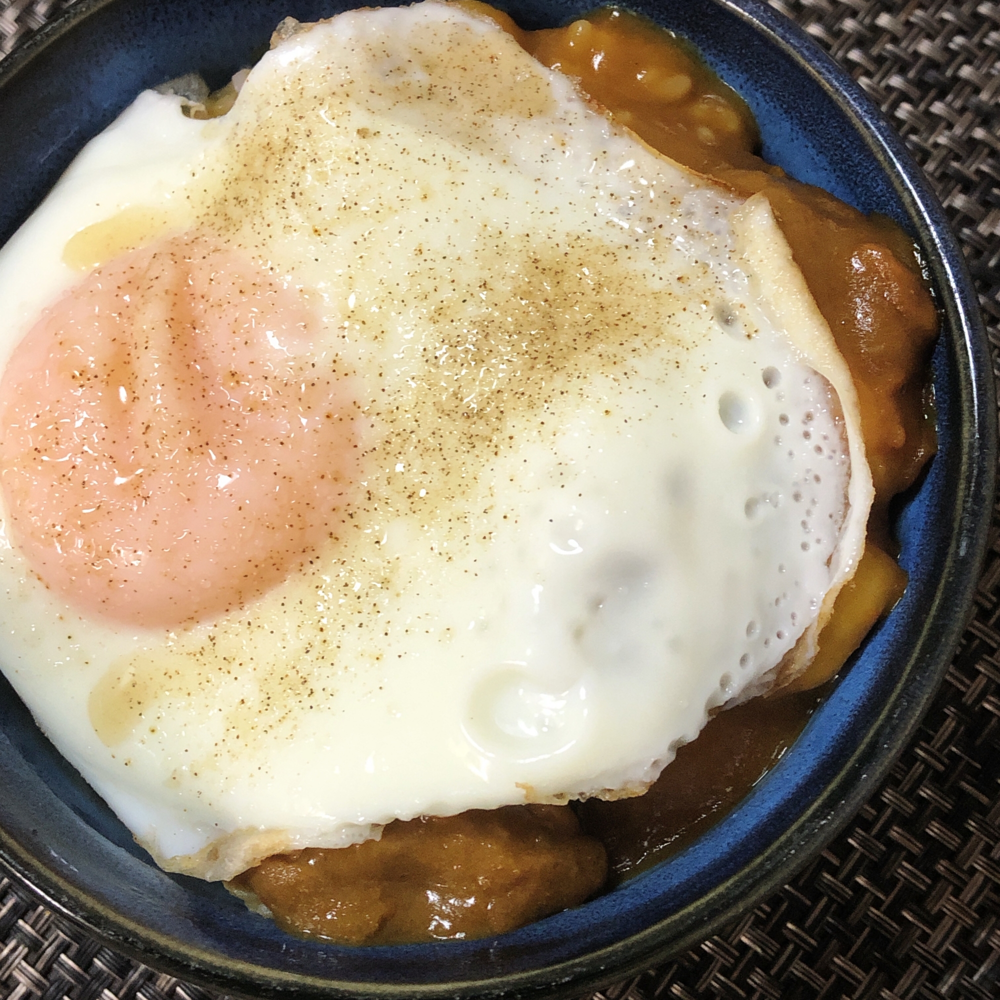 目玉焼きカレー丼