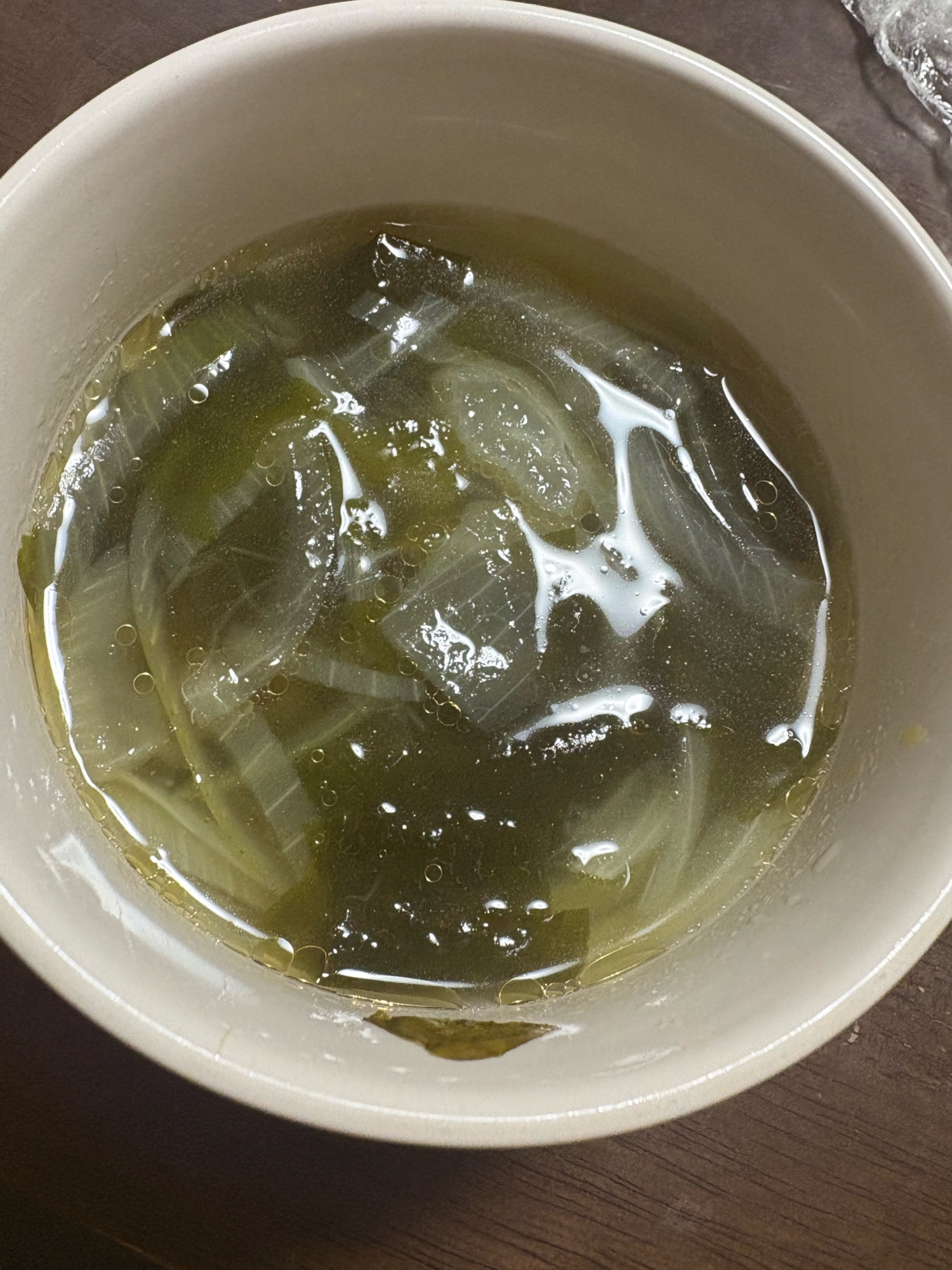 わかめと玉ねぎの中華スープ