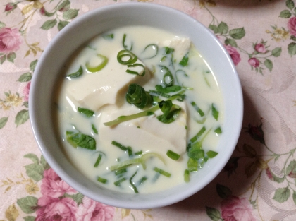 豆腐と三つ葉の豆乳汁