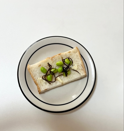 枝豆と塩昆布のごまマヨトースト