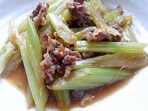 セロリと牛肉のにんにく醤油炒め レシピ・作り方 by ぴーちゃん3279