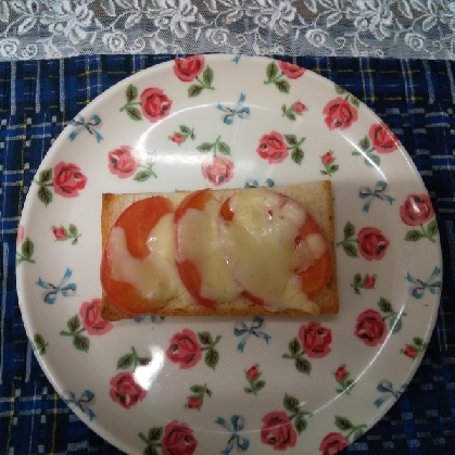 トマトチーズガーリックマヨトースト