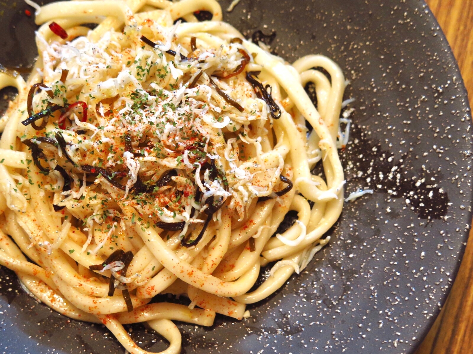 しらすと塩昆布のペペロン風焼うどん