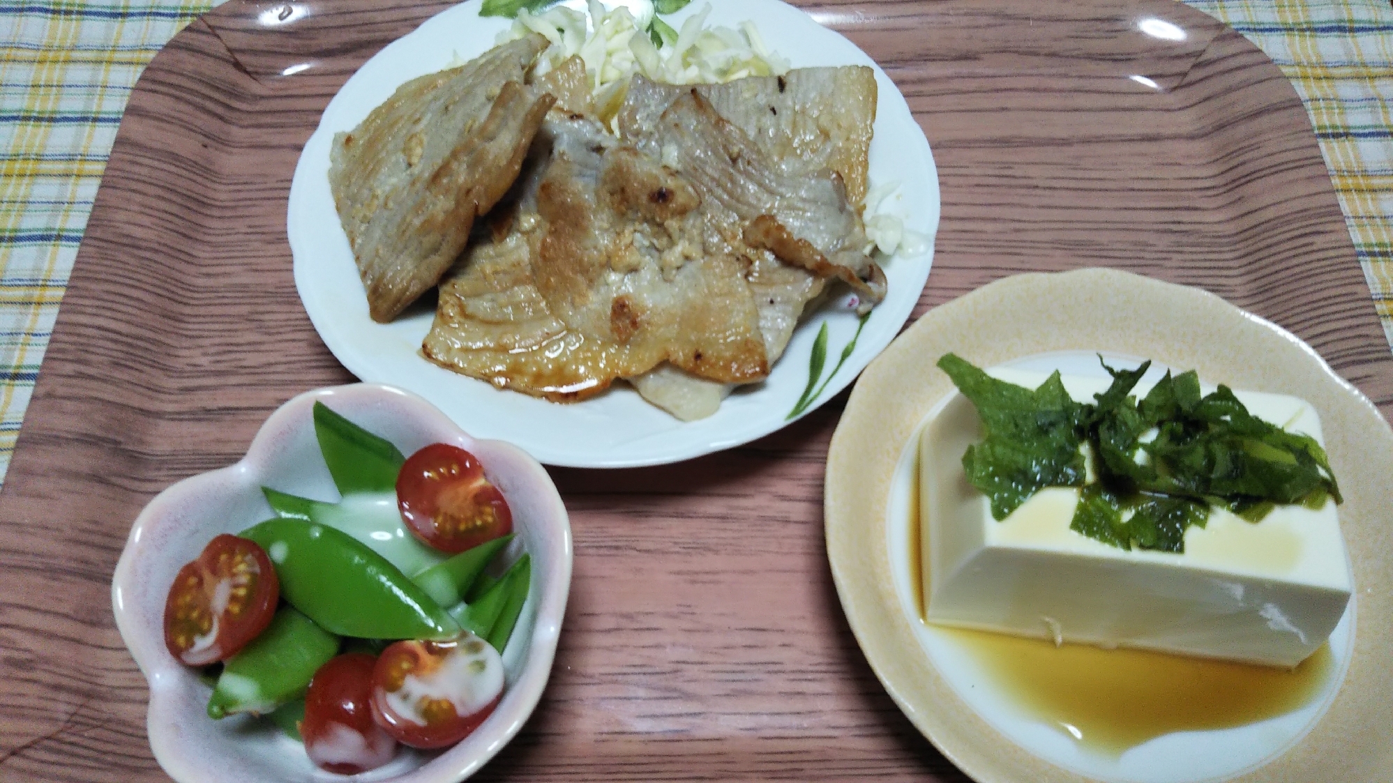 豚の塩麹焼きとスナップえんどうサラダと冷奴☆