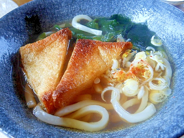 わかめと焼き油揚げのうどん