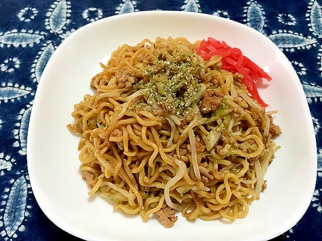 ひき肉ともやしとキャベツのソース焼きそば