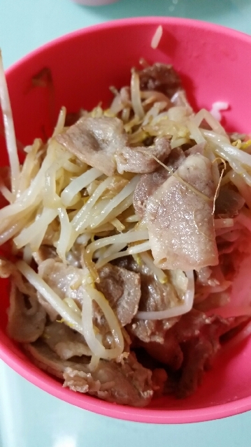 幼児食♪もやしと豚肉の炒め丼