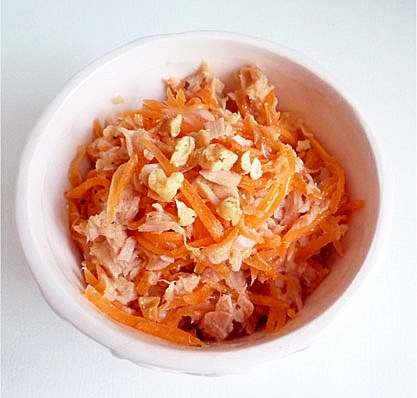 にんじんとツナ缶のエスニックサラダ