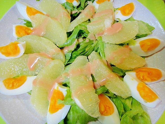 ゆで卵とグレープフルーツのオーロラサラダ