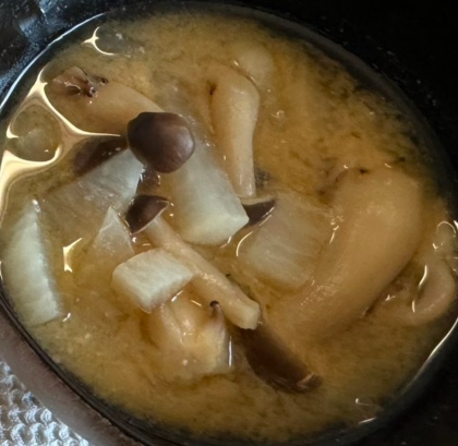 根菜きのこお味噌汁ෆ˚*