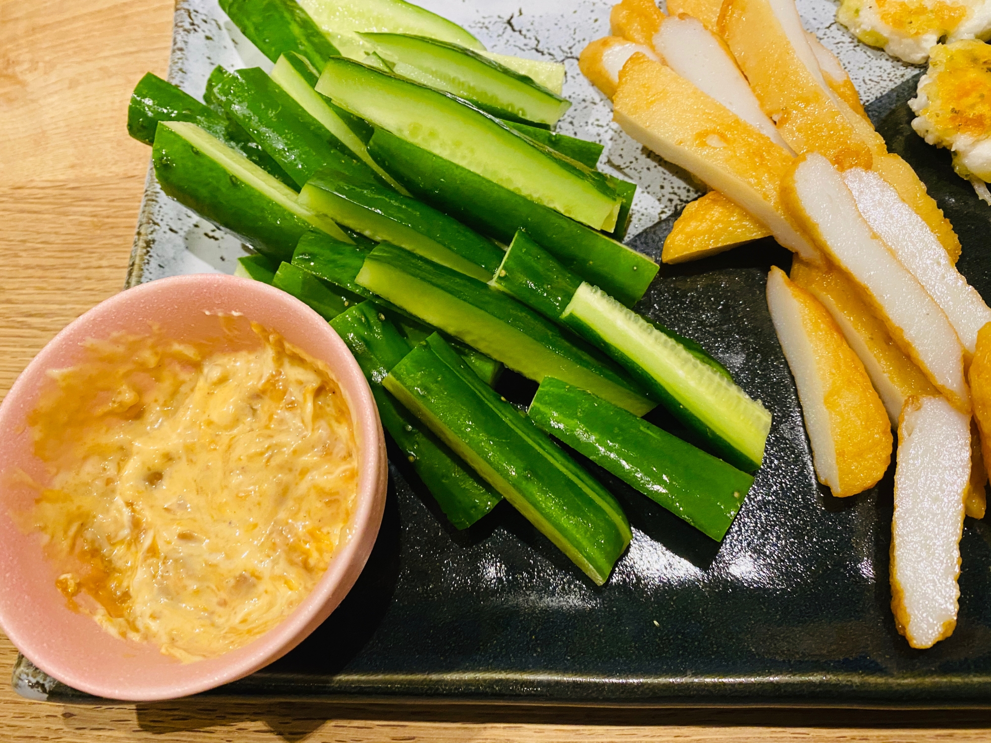 きゅうりとさつま揚げステックとごま味噌マヨ