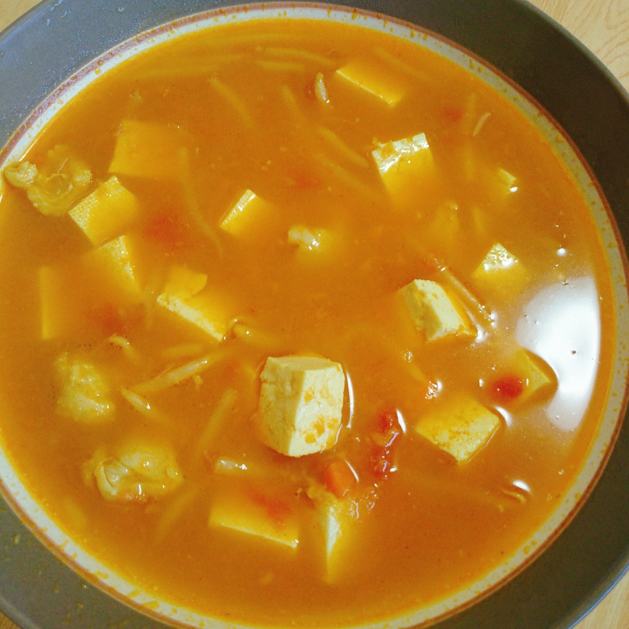 鶏肉と豆腐のココナッツミルクカレースープ