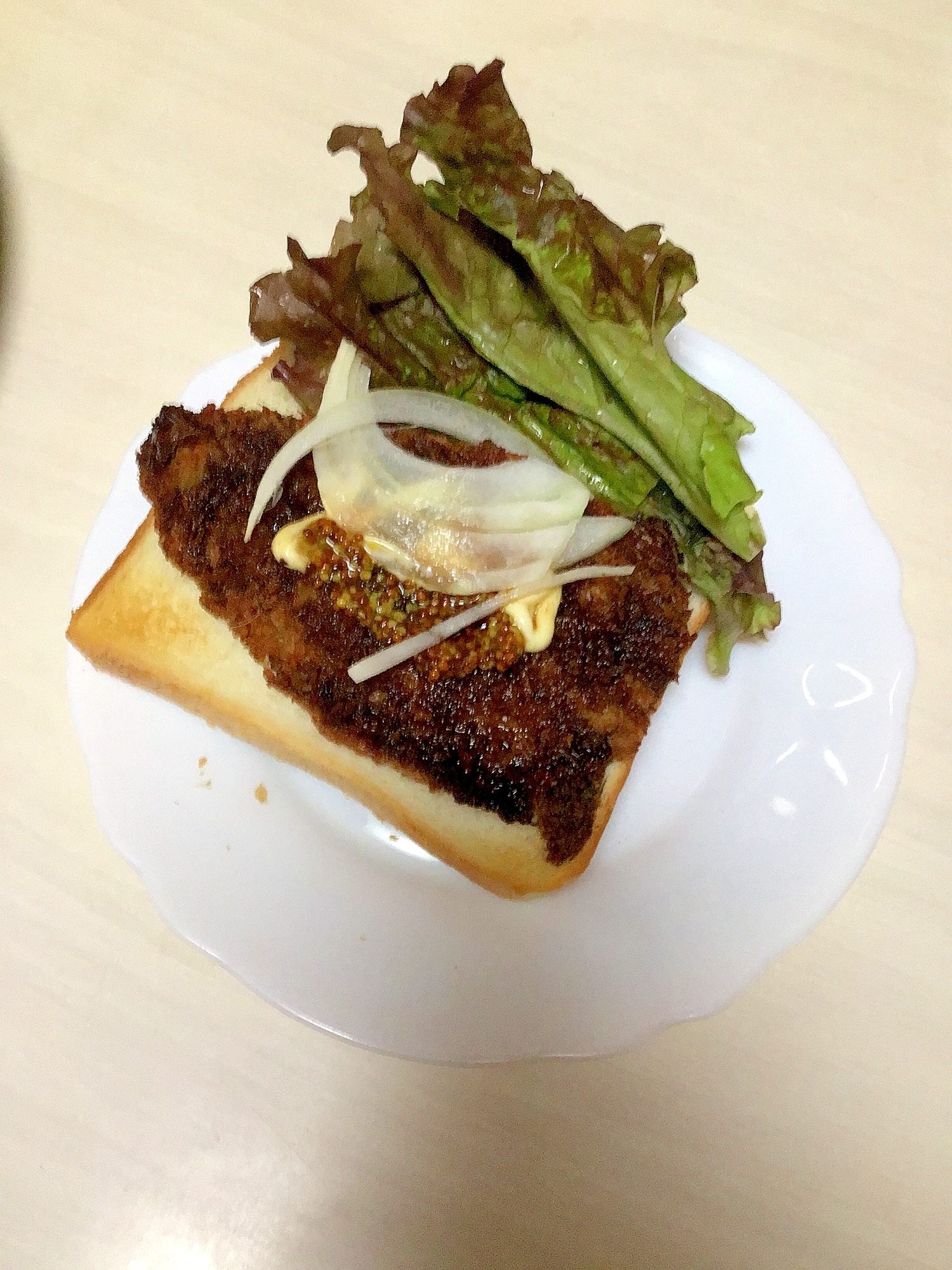 イワシのカレー風味フライのサンドイッチ。
