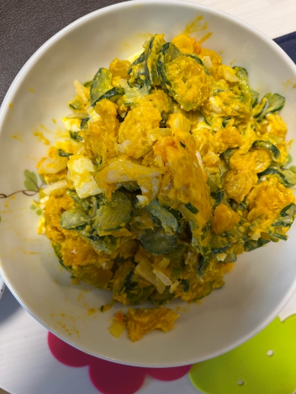 かぼちゃサラダ初めてつくりました。ゆで卵ザクぎりにしていれました。美味しくできましたよ！