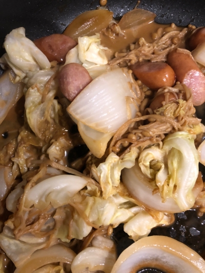しめじなかったのでえのきで代用しました。ウインナー入れたら十分主菜になりました！ありがとうございました。