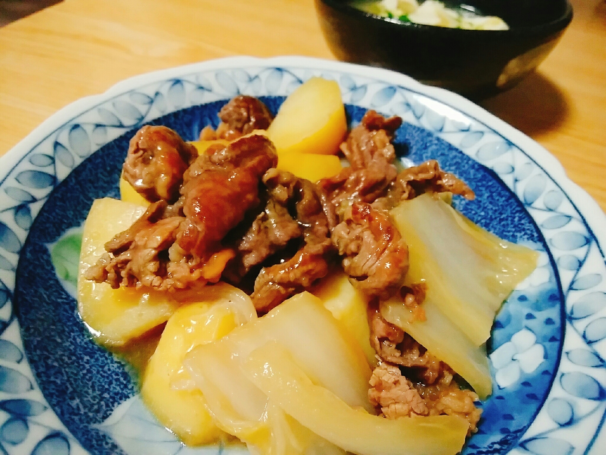 牛肉とじゃがいもと白菜の炒め煮