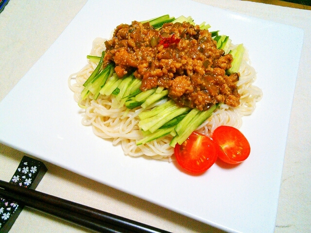 味付け超簡単！！そうめんでちゃっとジャージャー麺♡