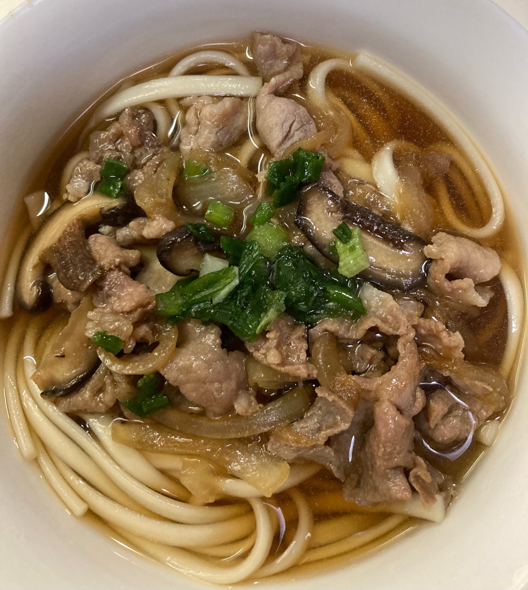 肉うどん、甘辛い肉が美味しい