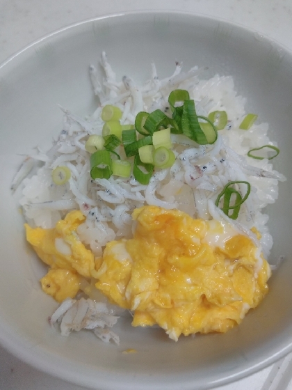 子供が大好き(^^)炒り卵としらすのヘルシー丼♪