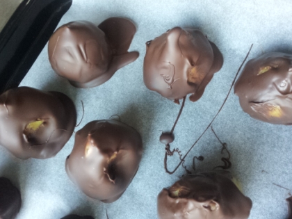 チョコレートをビターとミルク両方使って作ってみました。中のスイートポテトもコクがあり、チョコとマッチしてとても美味しいかったです！バレンタインにも◎