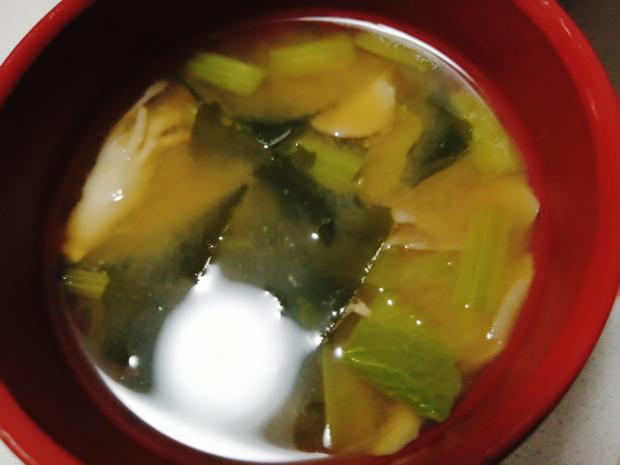 マイタケ小松菜ワカメの味噌汁