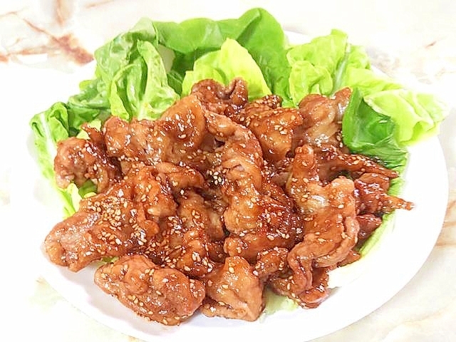 濃い味付けにご飯が進む?豚こまの甘辛ごま炒め♪