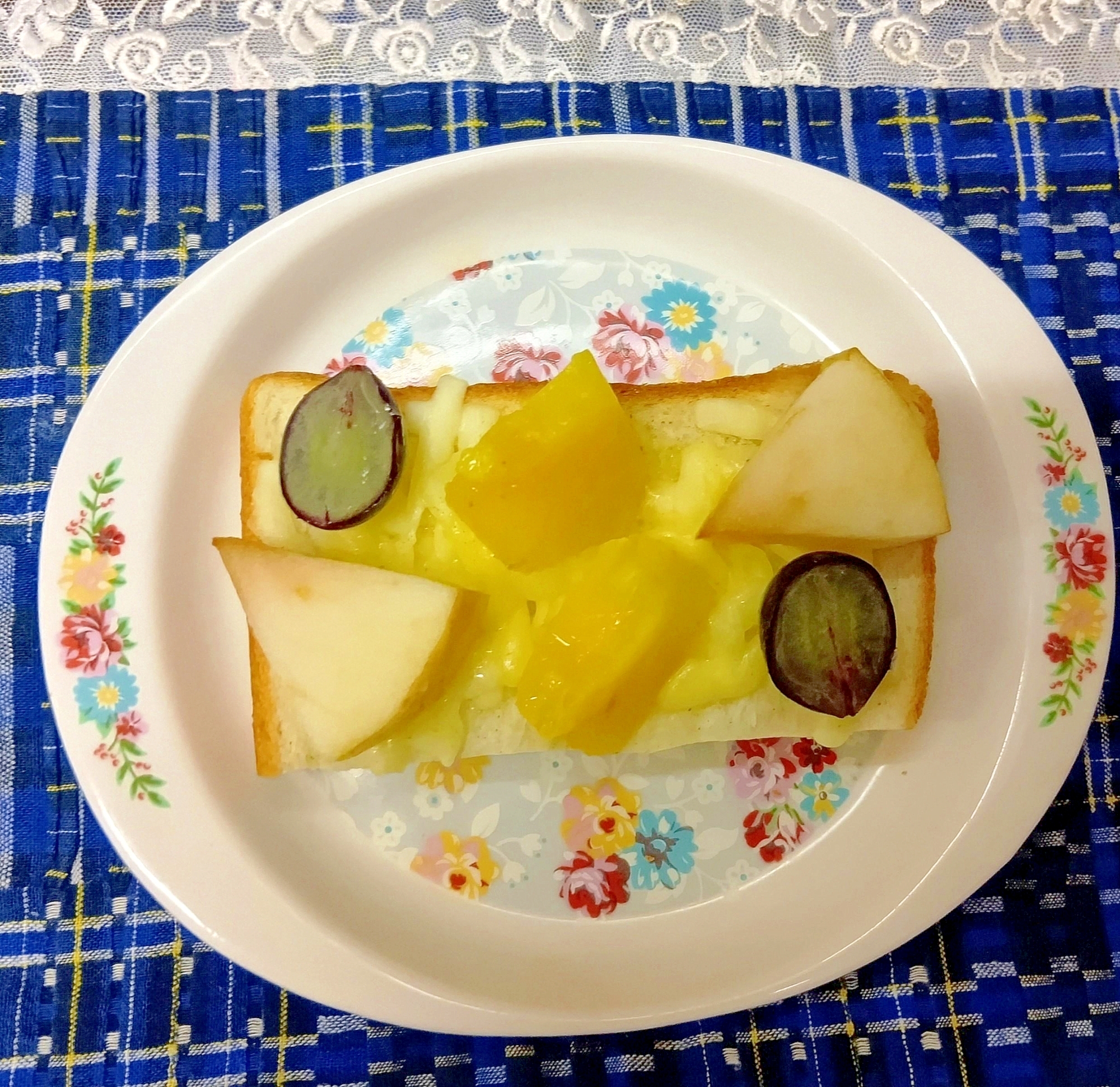 フルーツピザトースト