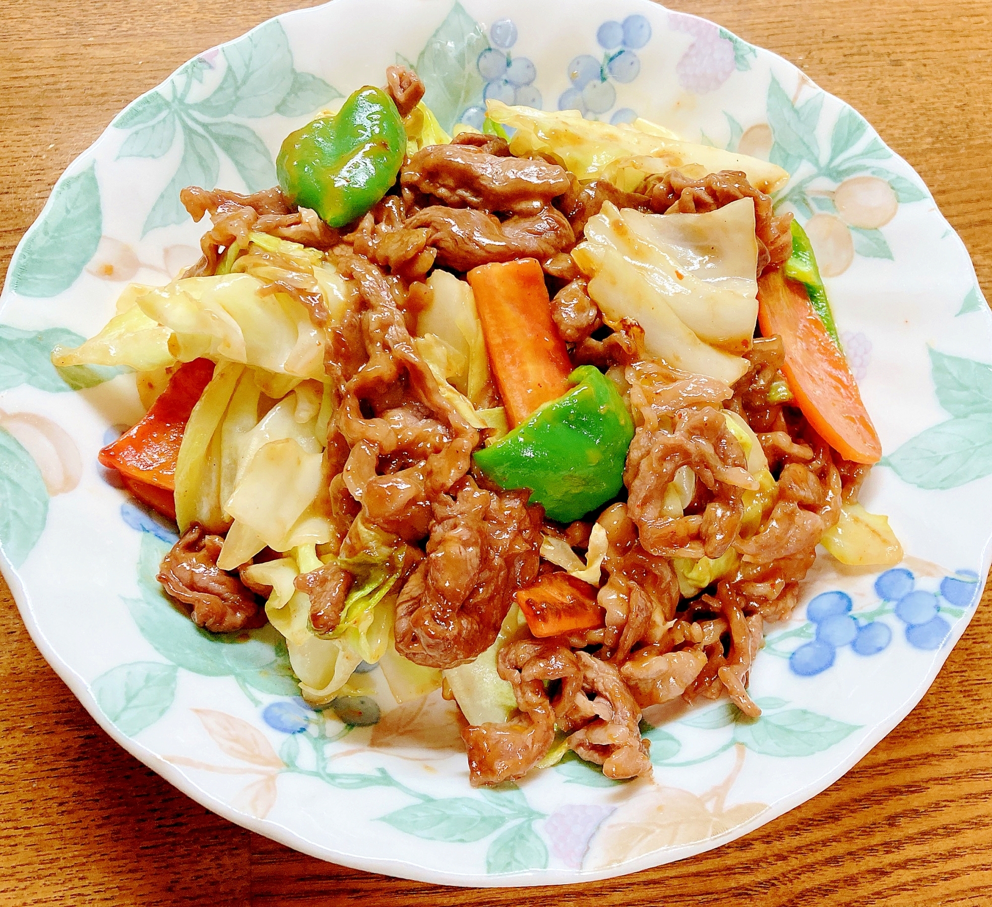 キャベツと牛肉のソース炒め