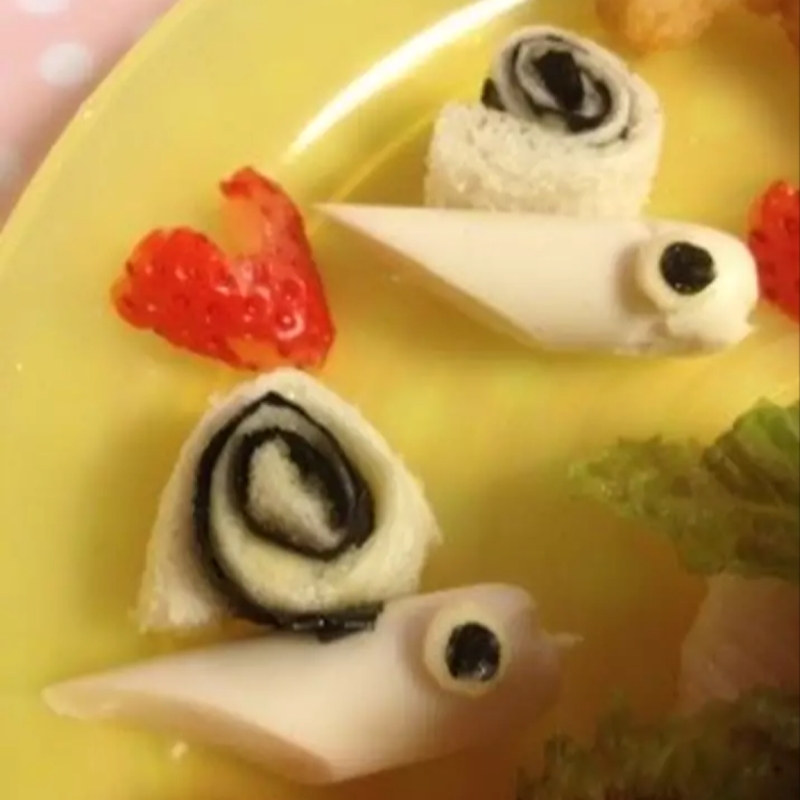 キャラ弁 簡単 ロールサンドでカタツムリ レシピ 作り方 By Hitomikan1027 楽天レシピ キャラ弁 簡単 ロールサンドでカタツムリ レシピ 作り方 By Hitomikan1027 楽天レシピ