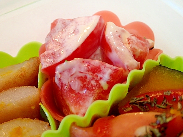 お弁当　ほんのり甘い・トマトの山葵マヨ和え