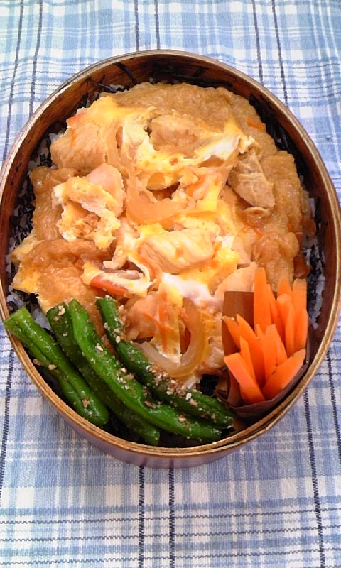 鶏肉と油揚げの卵とじ丼弁当♪