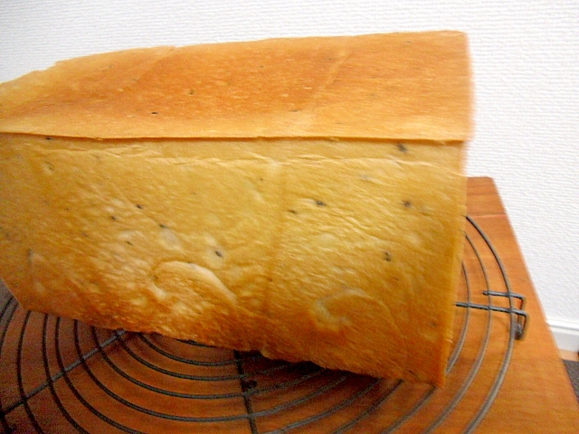 甘めで美味しい 黒ゴマ牛乳食パン 手作りパン レシピ 作り方 By ミスチバス 楽天レシピ