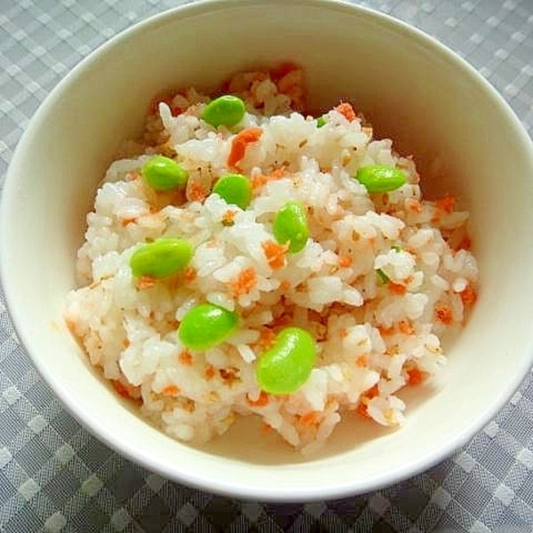 簡単ひとりランチ 鮭フレークと枝豆のごはん レシピ 作り方 By Mint 楽天レシピ 簡単ひとりランチ 鮭フレークと枝豆のごはん レシピ 作り方 By Mint 楽天レシピ