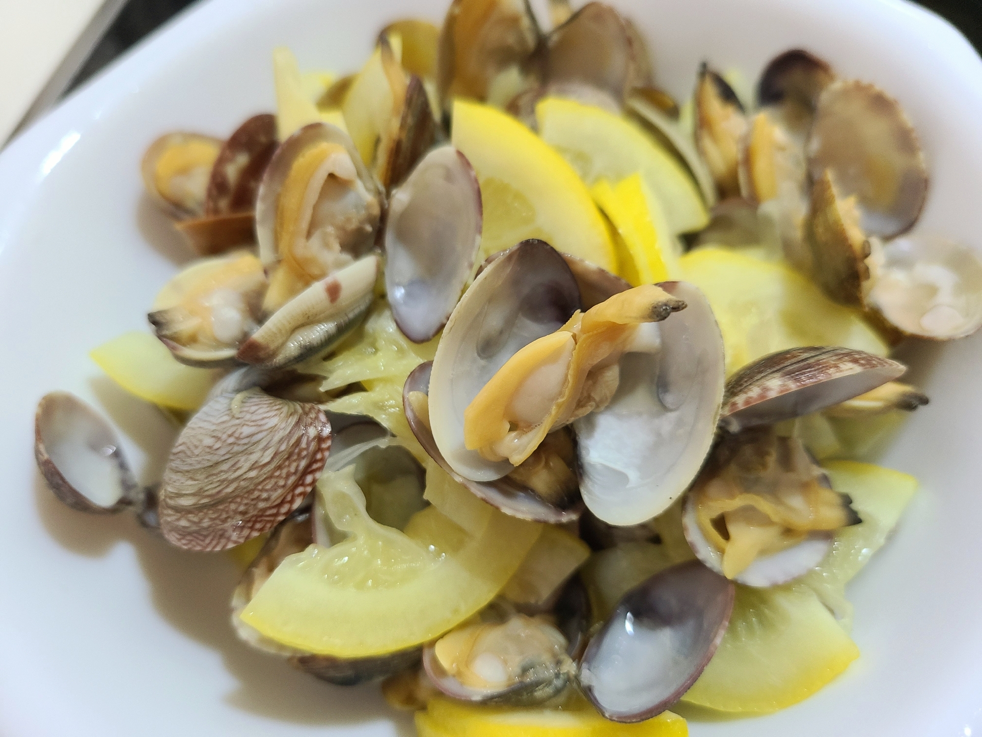 レモン バター の アサリ 白ワイン蒸し