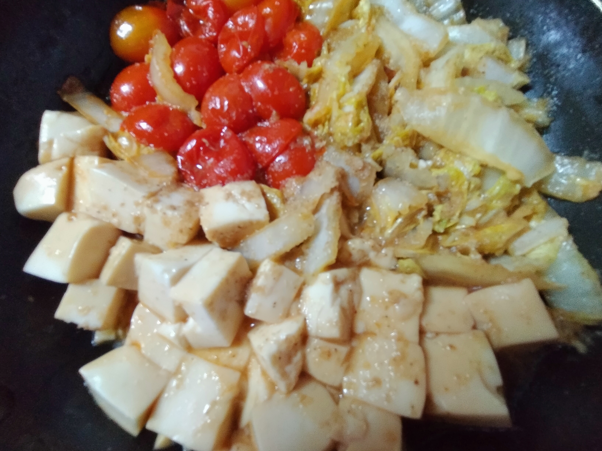 白菜ミニトマト絹ごし豆腐のごますき焼きタレ煮