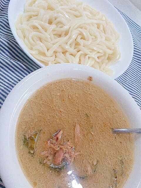 ツナきゅうりの赤味噌しょうが豆乳だれの漬け麺うどん