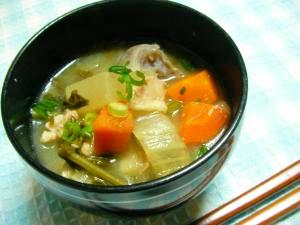 野菜たっぷり★仲良し鶏豚汁