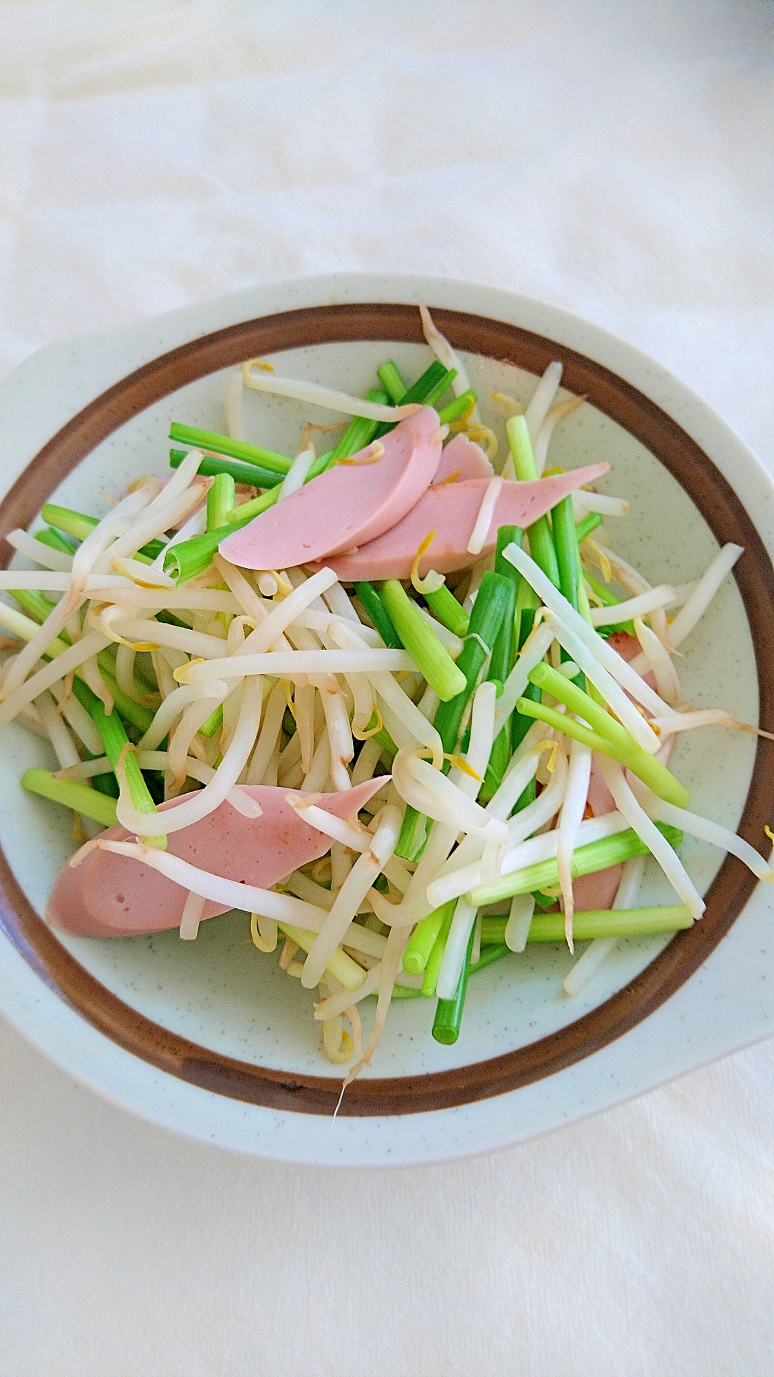 ネギともやしと魚肉ソーセージの塩ダレいため