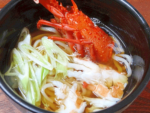 だしがジュワ～♪　「伊勢海老うどん」