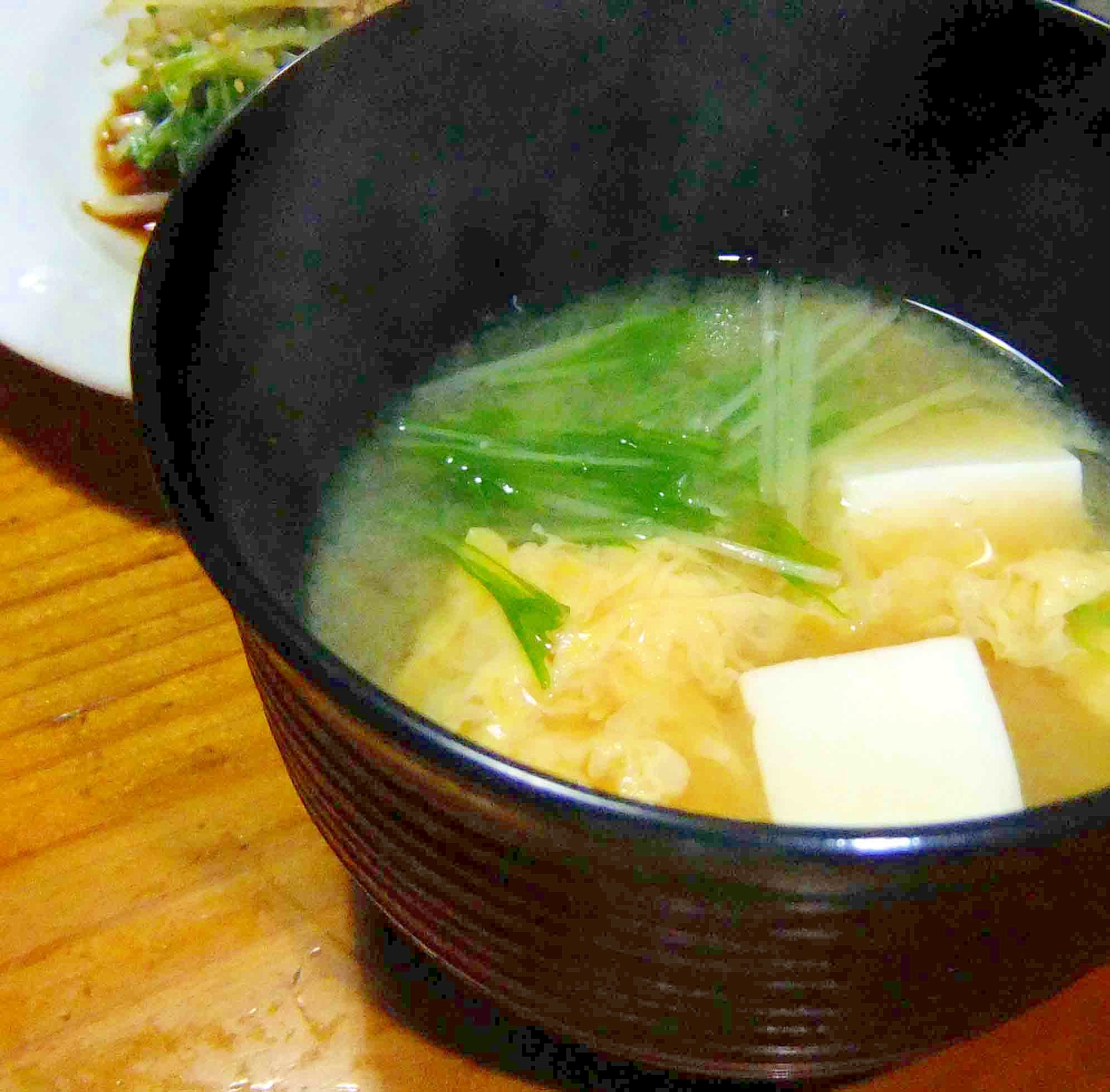 水菜とお豆腐の卵とじ味噌汁