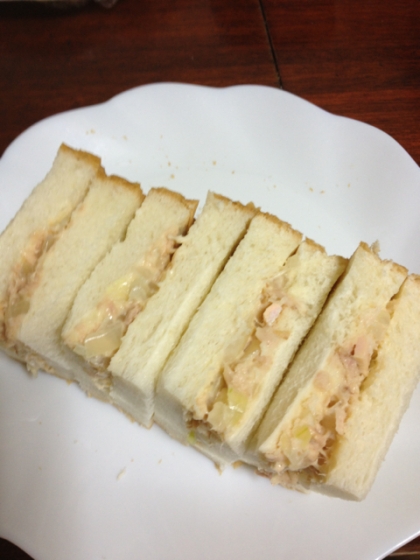 息子の朝食に作りました∩^ω^∩ 
1人はパン派なのでサンドイッチ、喜んでくれました♬   大好きなツナなので余計に！ また作ります ご馳走さまでした☆