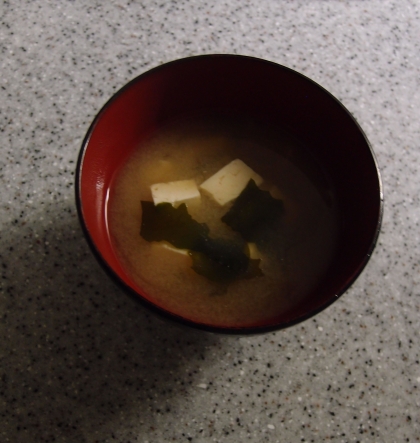 にんにくと豆腐わかめのお味噌汁