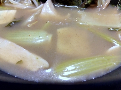 チンゲン菜と豆腐の味噌汁